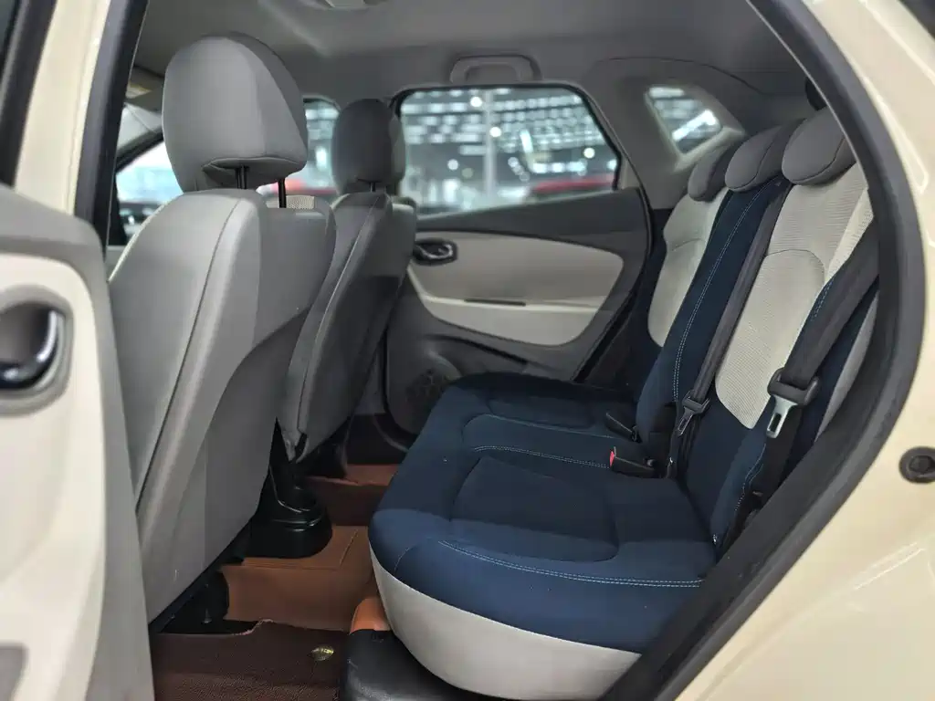 Renault Captur 2015 — фото 14