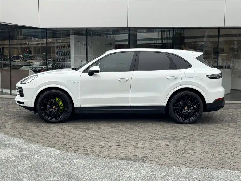 Porsche Cayenne Hybrid 2023 — фото 2