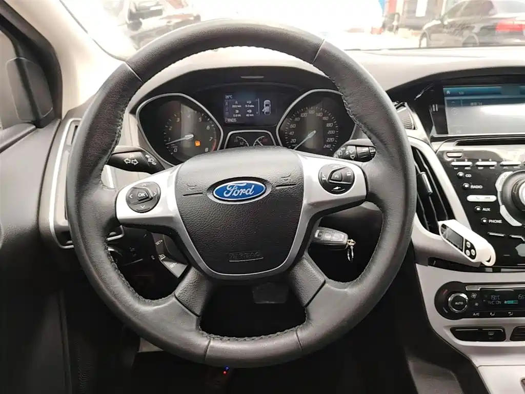 Ford Focus 2014 — фото 11