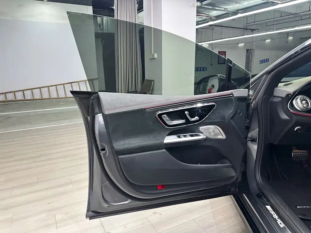 Mercedes-Benz EQE AMG 2023 — фото 13
