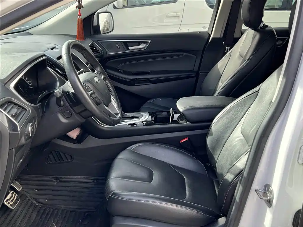 Ford Edge 2018 — фото 10