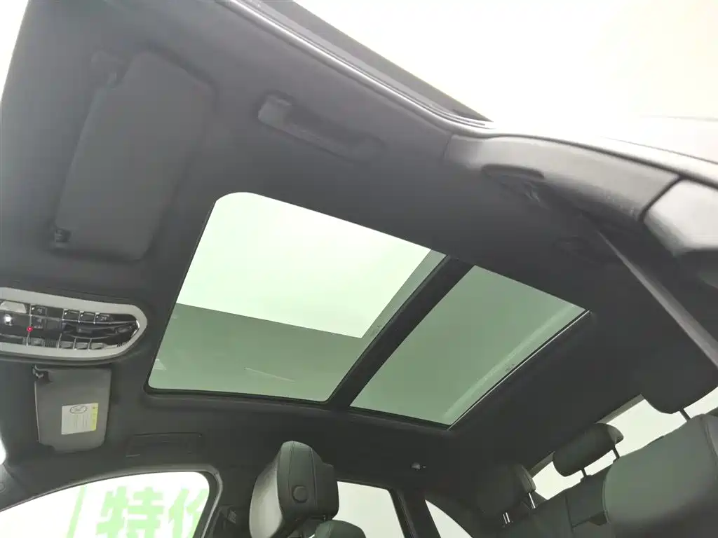 Porsche Macan 2017 — фото 14