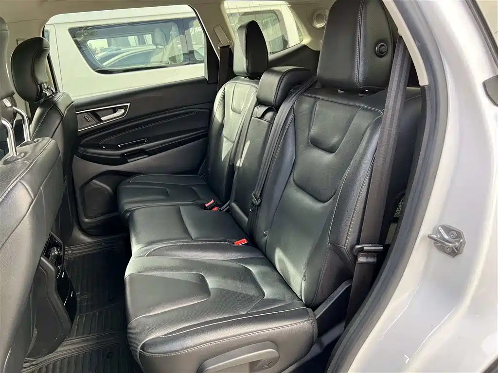 Ford Edge 2016 — фото 13