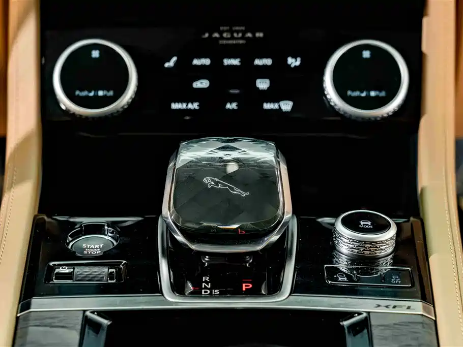Jaguar XFL 2025 — фото 15
