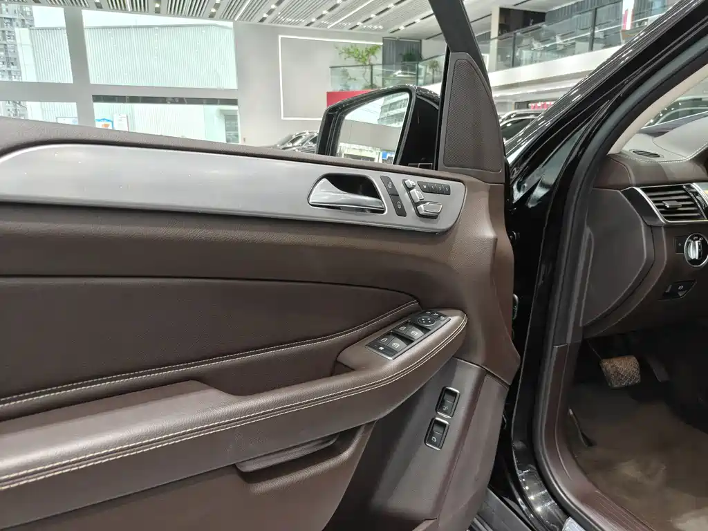 Mercedes-Benz GLS 2016 — фото 12