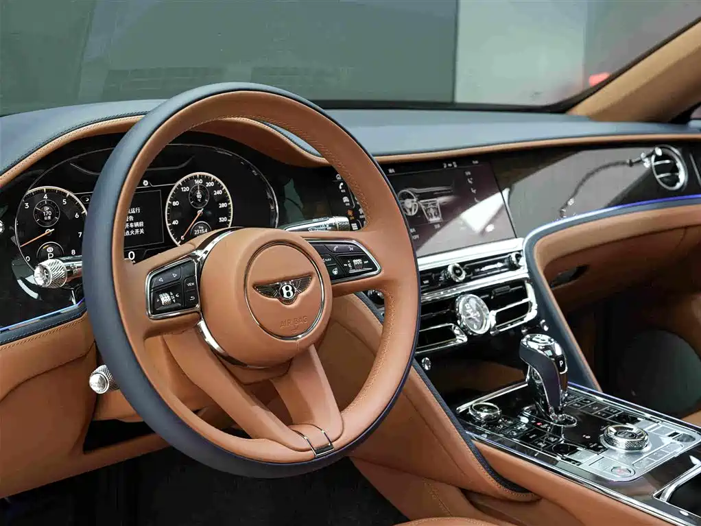 Bentley Flying Spur 2024 — фото 7