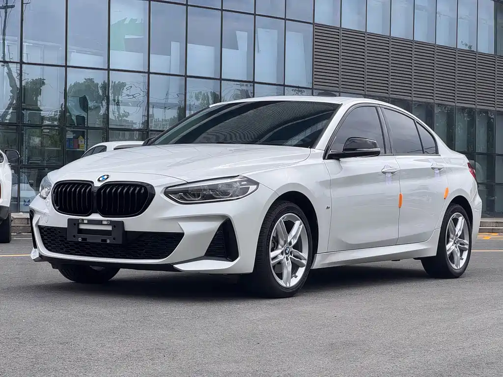 BMW 1 Series 2022 — фото 1