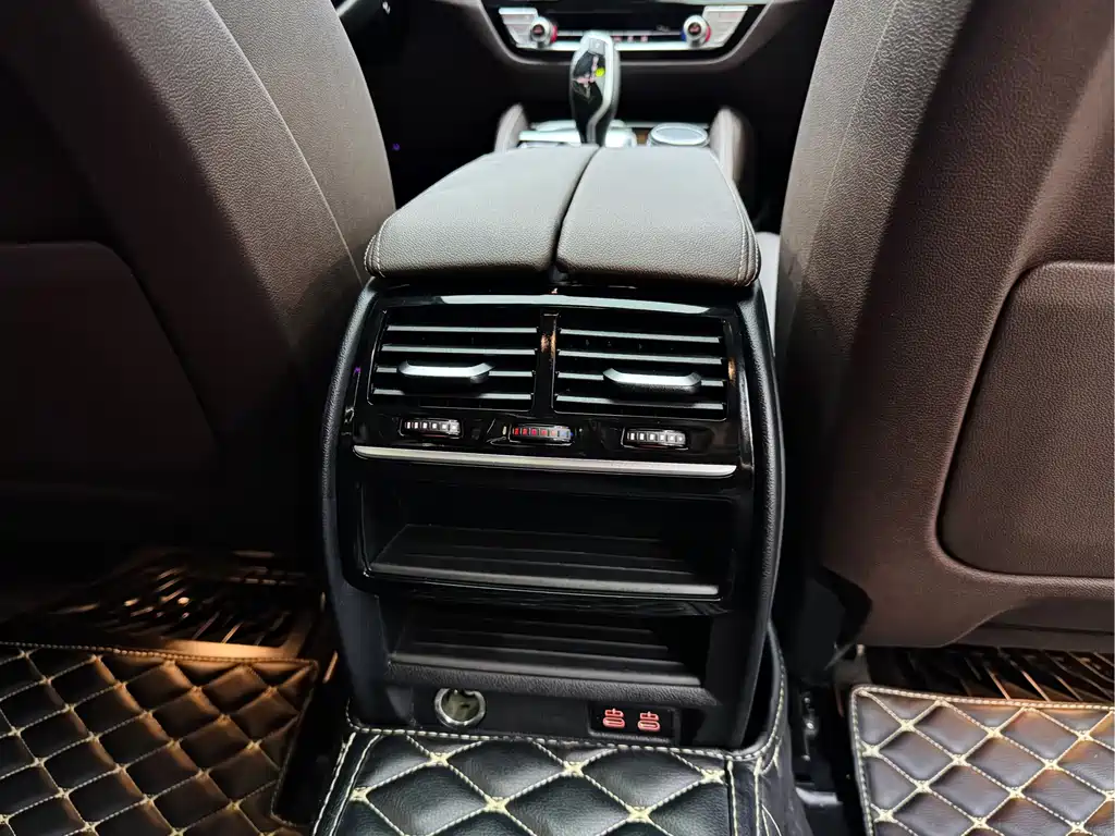 BMW 5 Series 2021 — фото 19