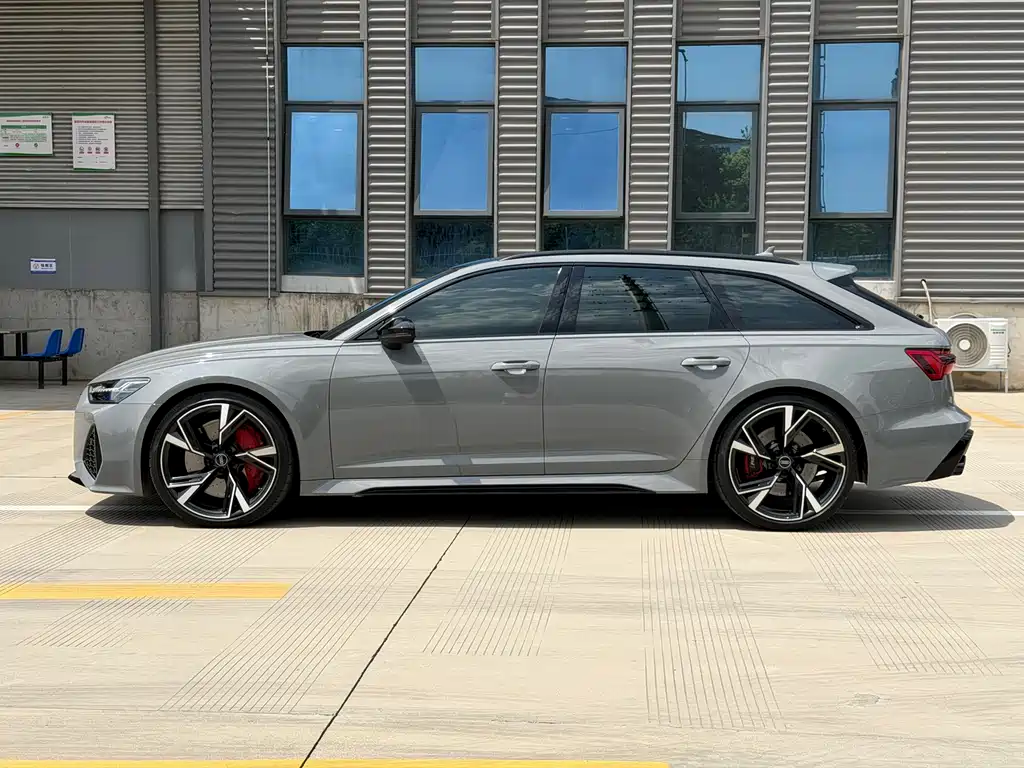 Audi RS 6 2021 — фото 29