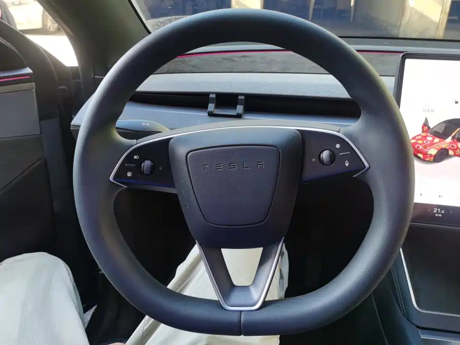 Tesla Model Y 2026 — фото 15