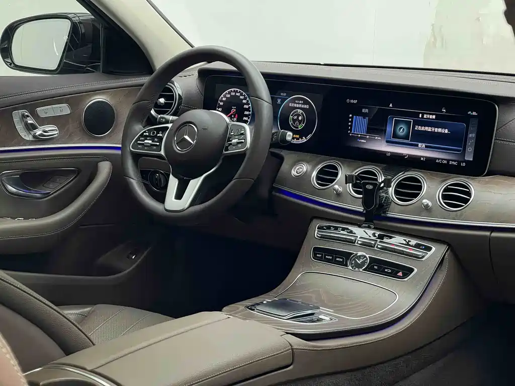 Mercedes-Benz E-Class 2019 — фото 12