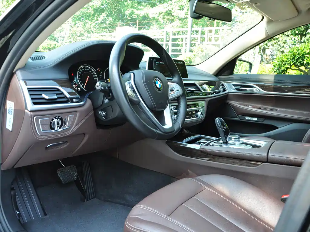 BMW 7 Series 2016 — фото 6