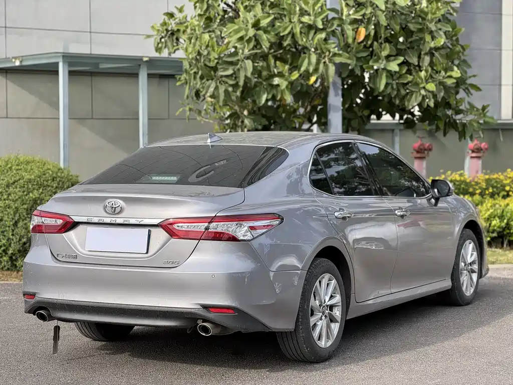 Toyota Camry 2023 — фото 3