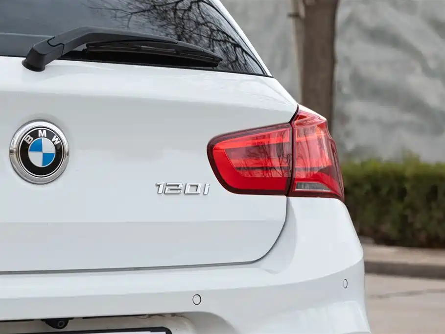 BMW 1 Series 2018 — фото 16