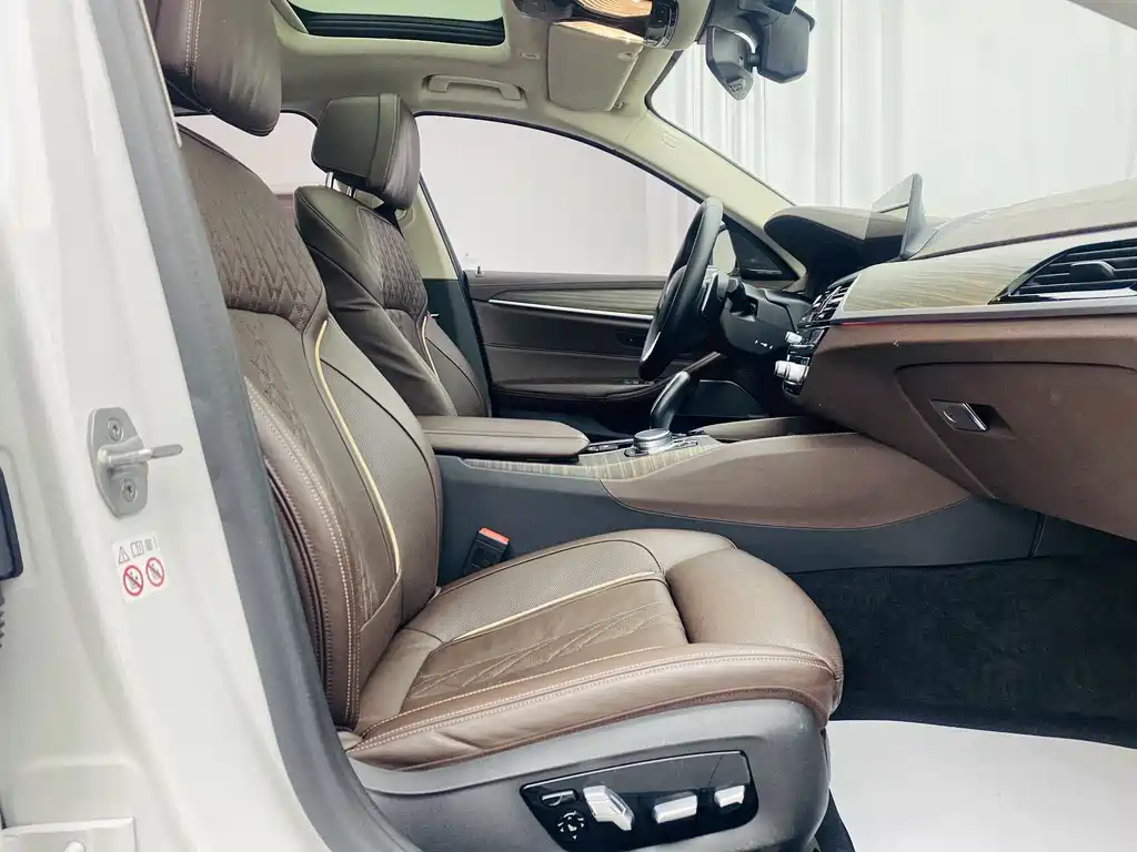 BMW 5 Series 2020 — фото 14