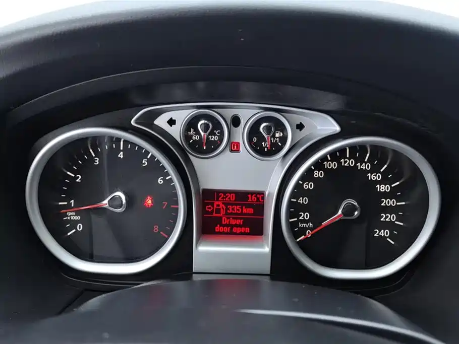 Ford Focus 2013 — фото 14
