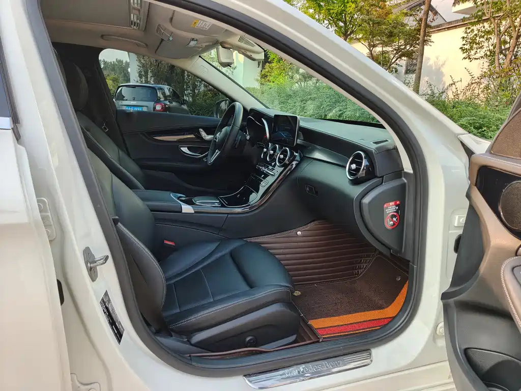Mercedes-Benz C-Class 2019 — фото 11