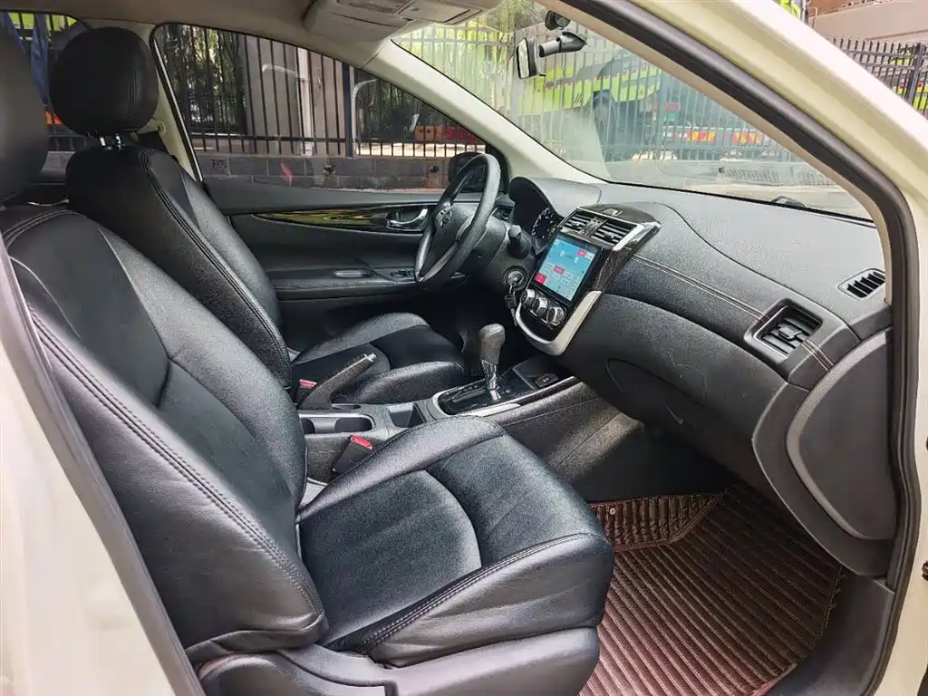Nissan Tiida 2018 — фото 10