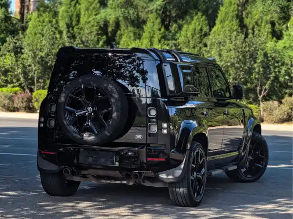 Land Rover Defender 2022