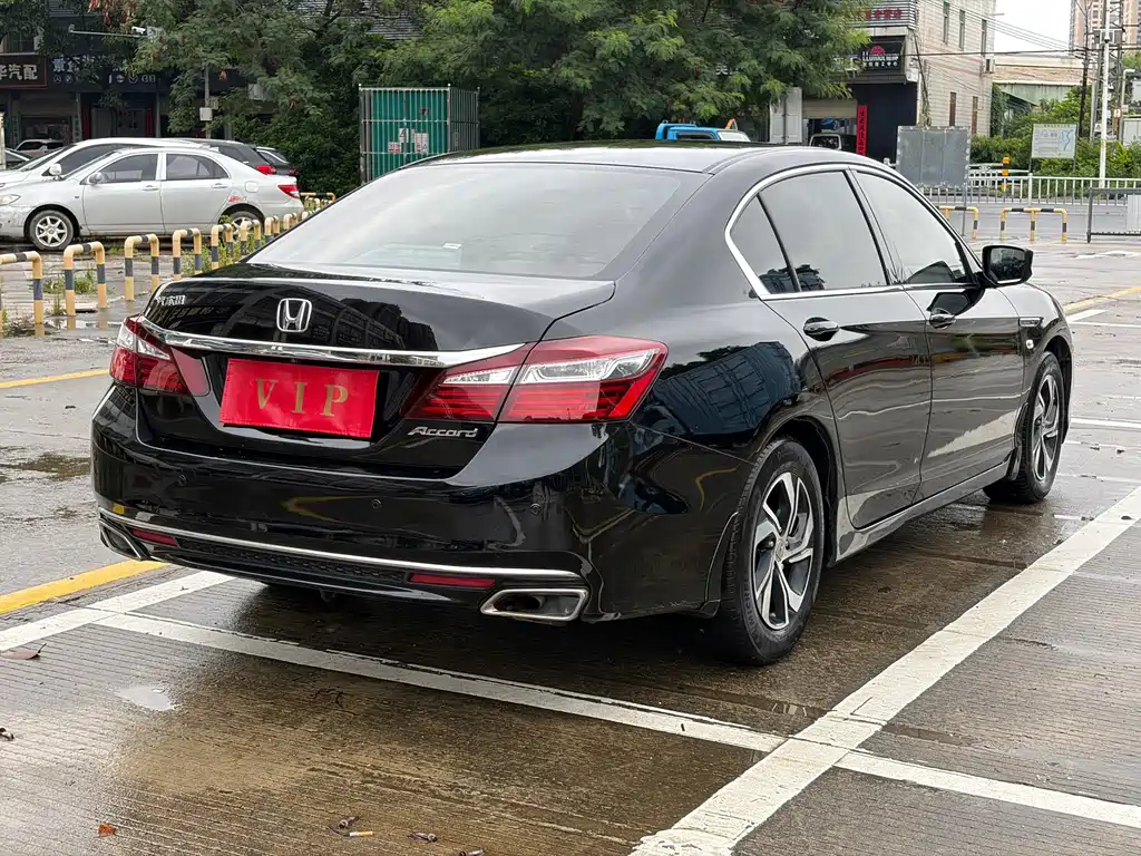Honda Accord 2018 — фото 9