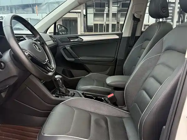 Volkswagen Tiguan L Plug-In Hybrid 2021