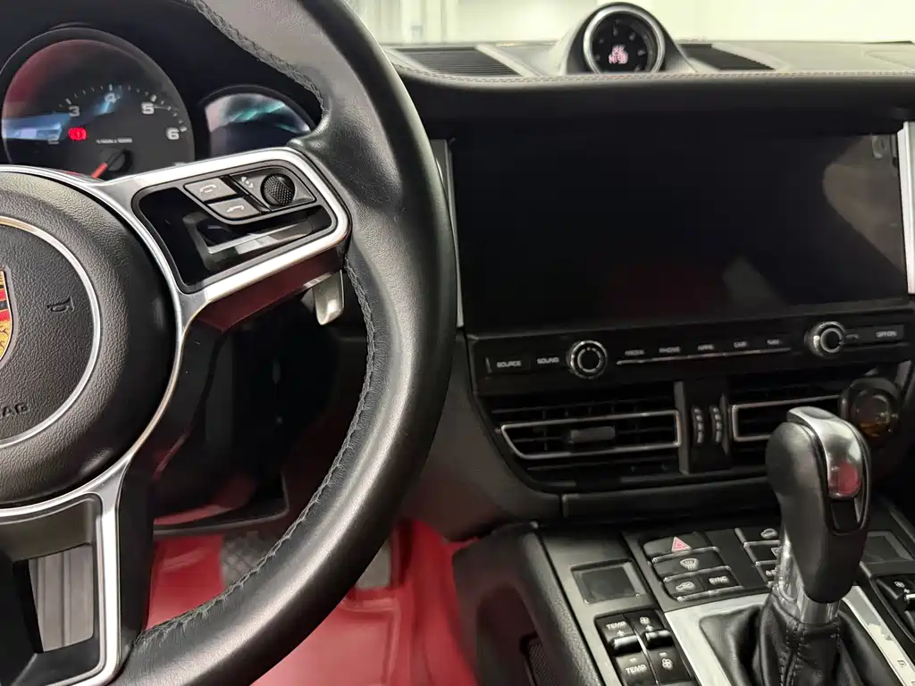 Porsche Macan 2019 — фото 18