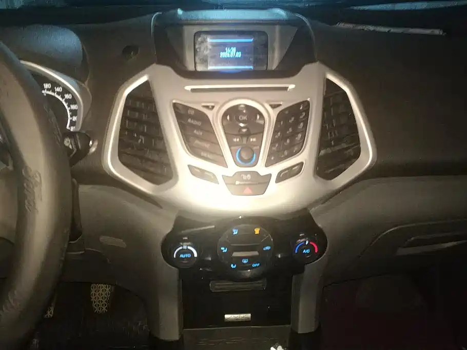 Ford Ecosport 2015 — фото 13