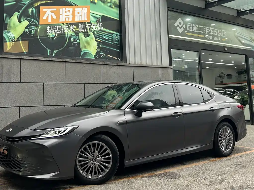 Toyota Camry 2025 — фото 1
