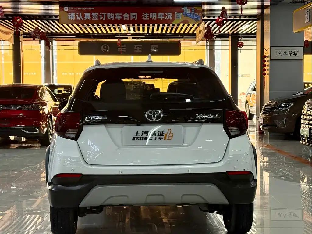 Toyota Yaris L 2022 — фото 10