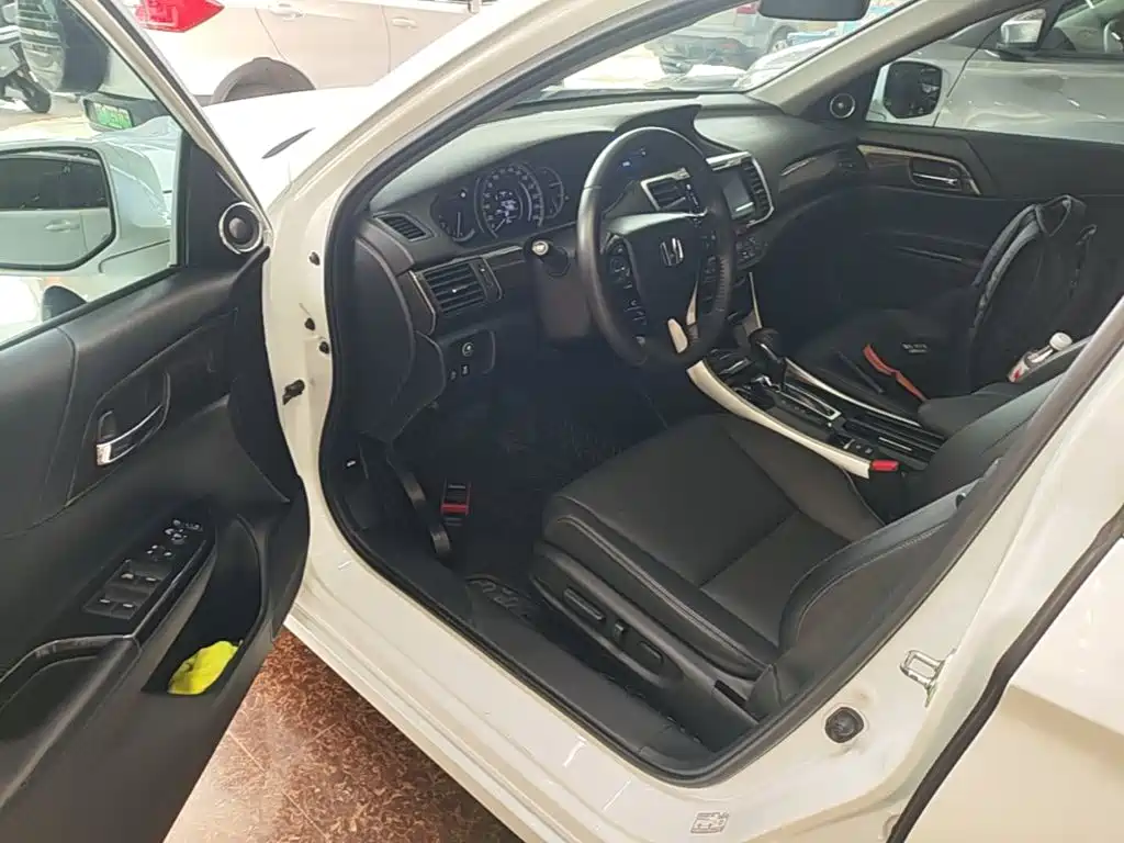 Honda Accord 2017 — фото 16