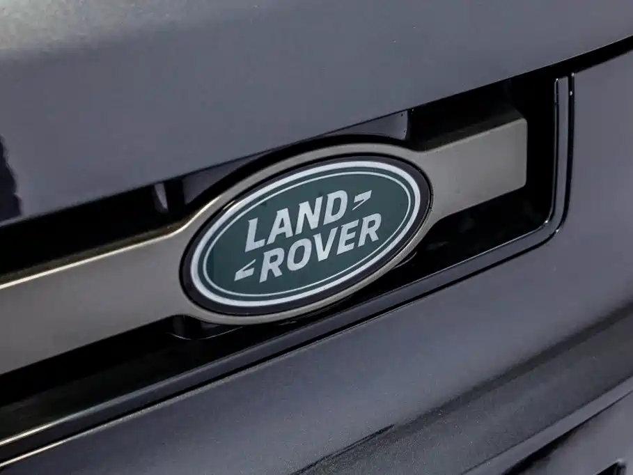 Land Rover Defender 2024 — фото 16