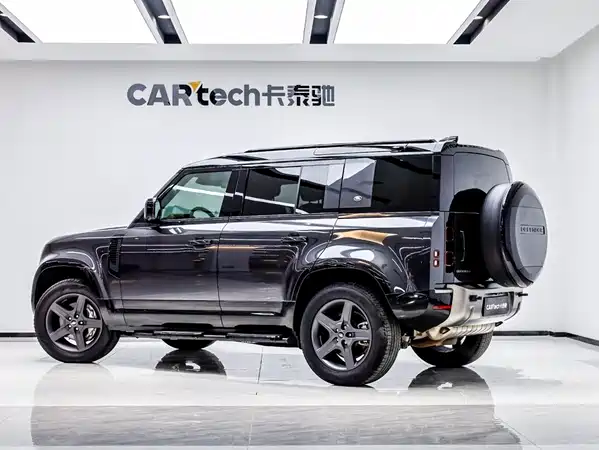 Land Rover Defender 2024