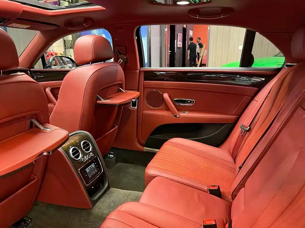 Bentley Flying Spur 2018 — фото 12