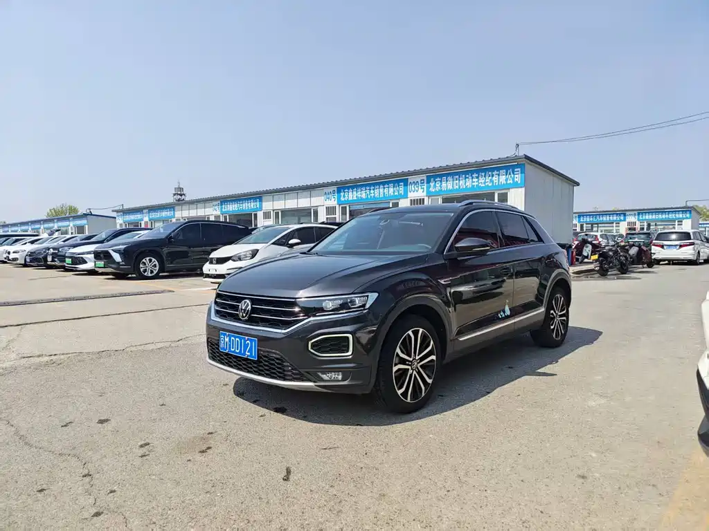Volkswagen T-Roc 2021 — фото 1