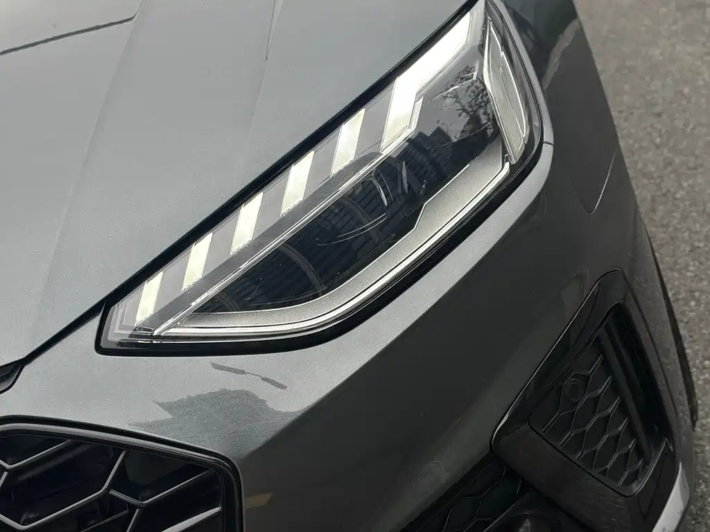 Audi A4L 2022 — фото 4