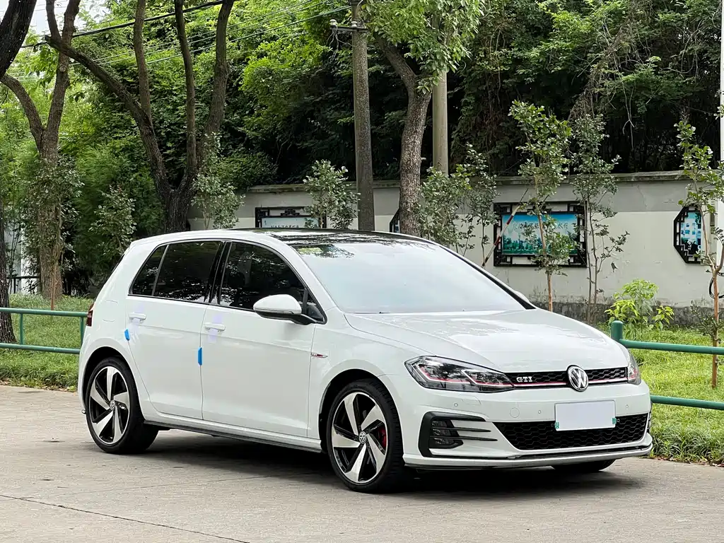Volkswagen Golf GTI 2018 — фото 3