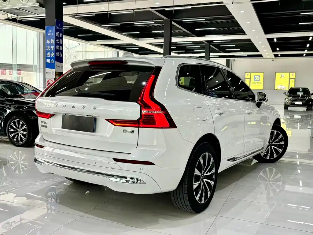 Volvo XC60 2022 — фото 17