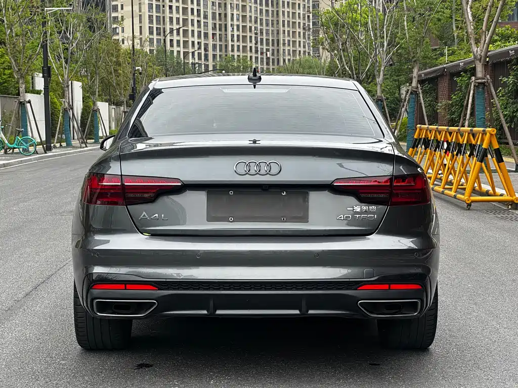 Audi A4L 2022 — фото 7