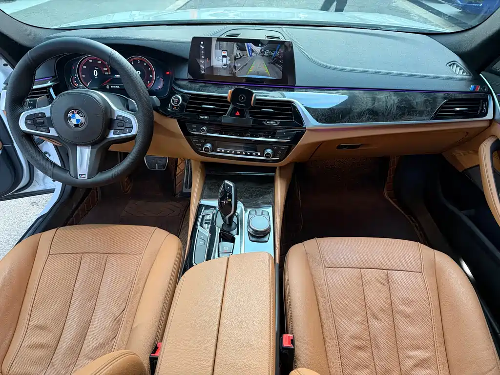 BMW 5 Series 2017 — фото 14