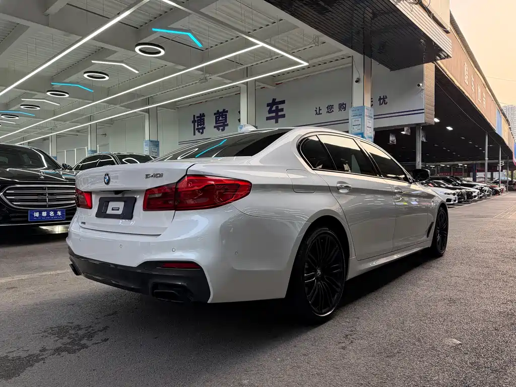 BMW 5 Series 2017 — фото 23