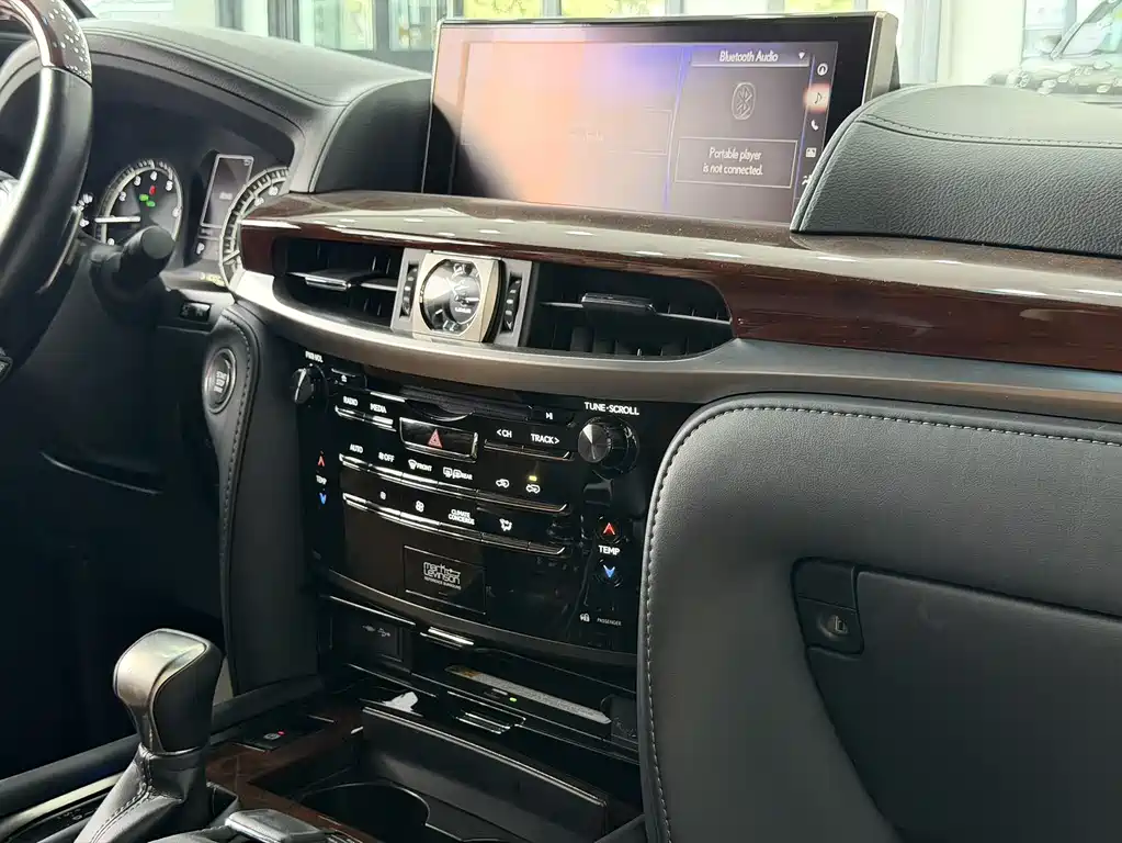 Lexus LX 2023 — фото 14