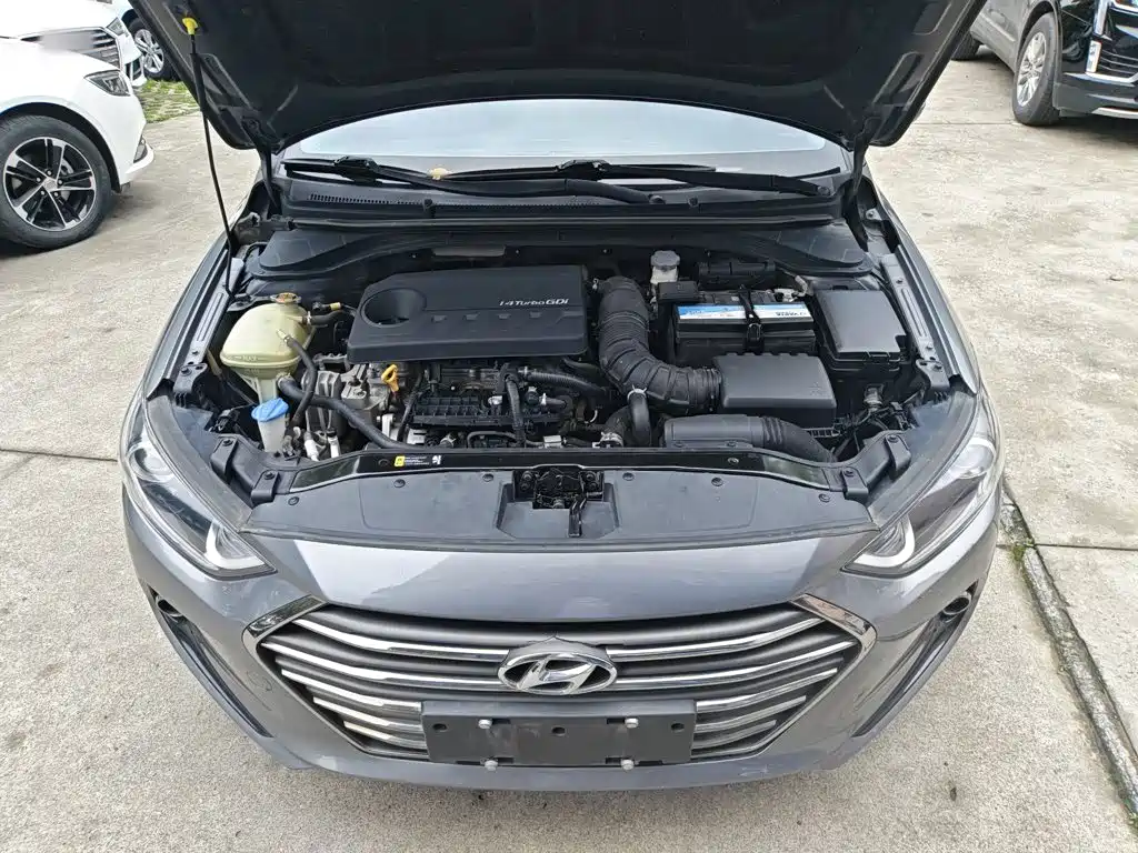 Hyundai Elantra 2018 — фото 16