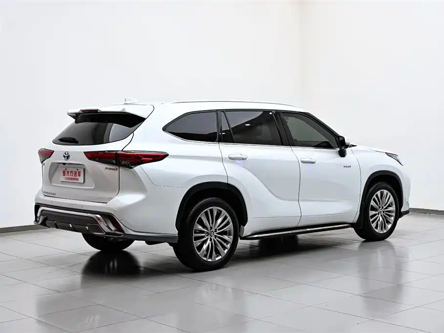 Toyota Highlander 2023 — фото 7