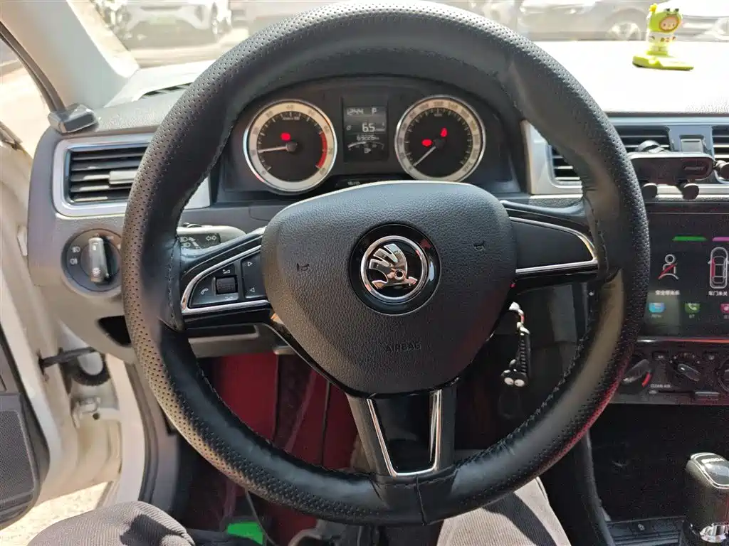 Skoda Rapid 2019 — фото 11