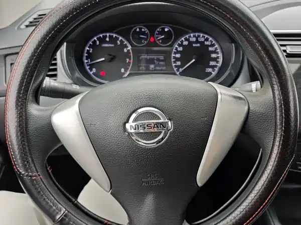 Nissan Tiida 2013