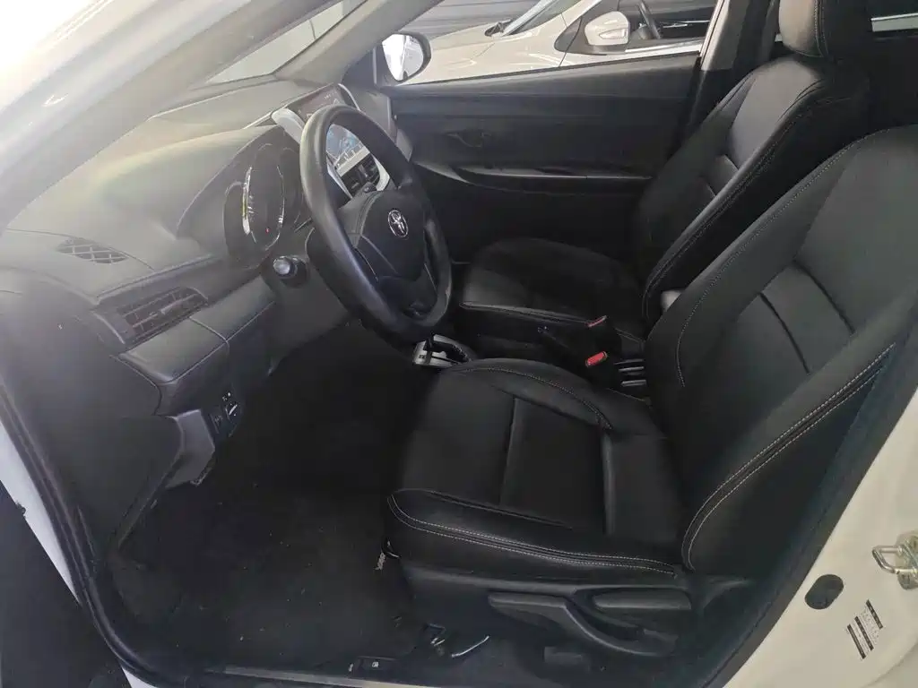 Toyota Yaris L 2020 — фото 11