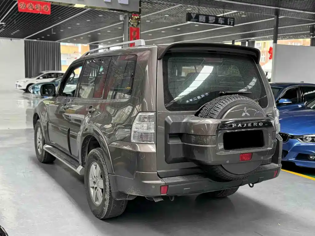 Mitsubishi Pajero 2010