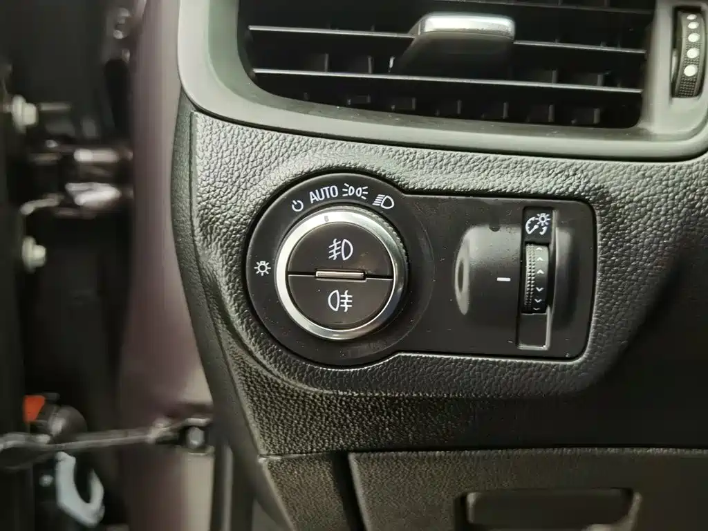 Buick Envision Plus 2018 — фото 21