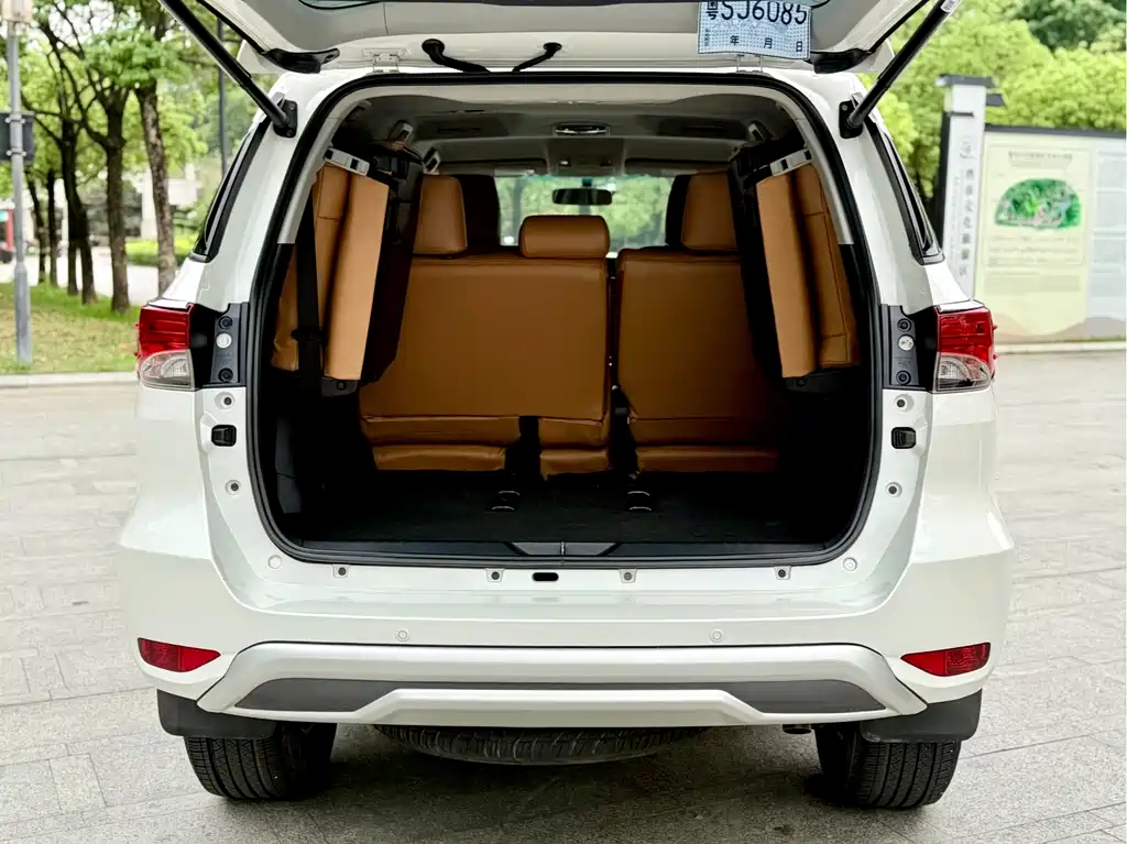 Toyota Fortuner 2018 — фото 23