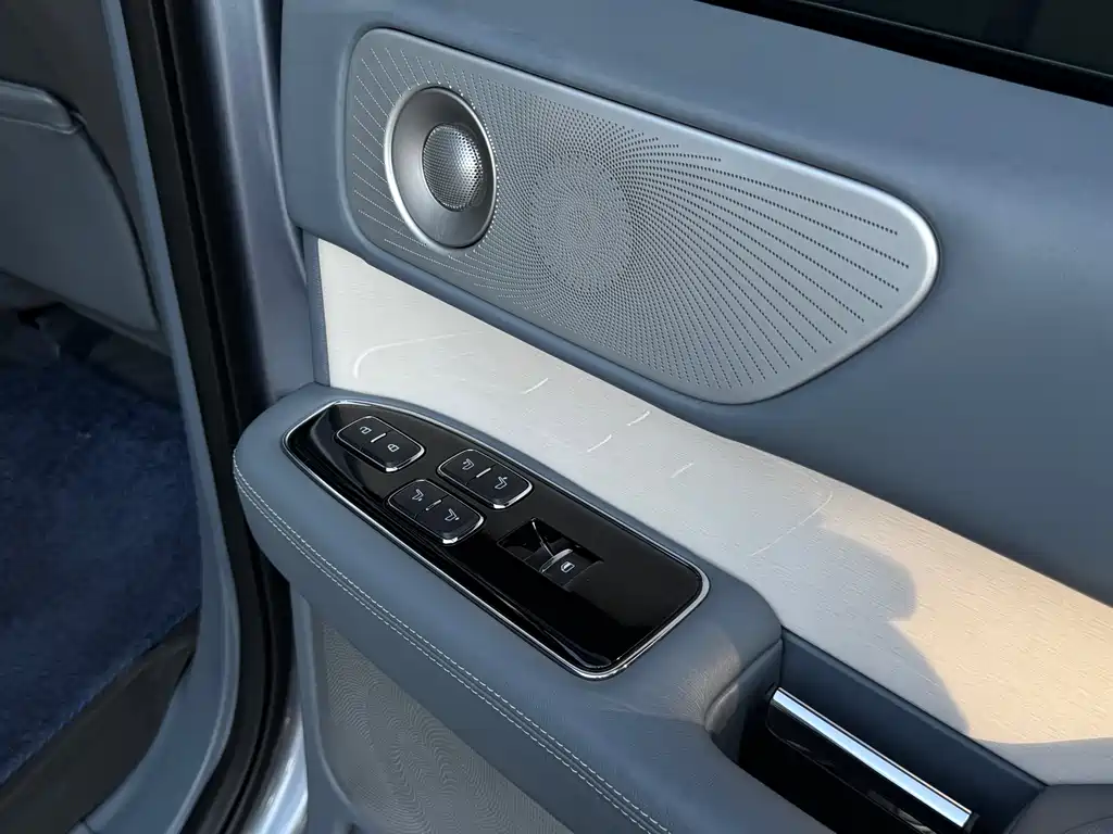 Lincoln Navigator 2019 — фото 30